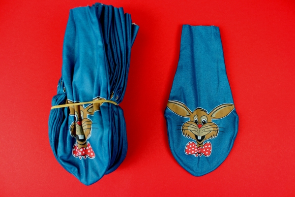 Osk BETEX # O-43 "Osterei mit Hasenkopf" blau ca. 350 g Füllgewicht